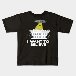 The Universe against Trump - I want to believe Kids T-Shirt